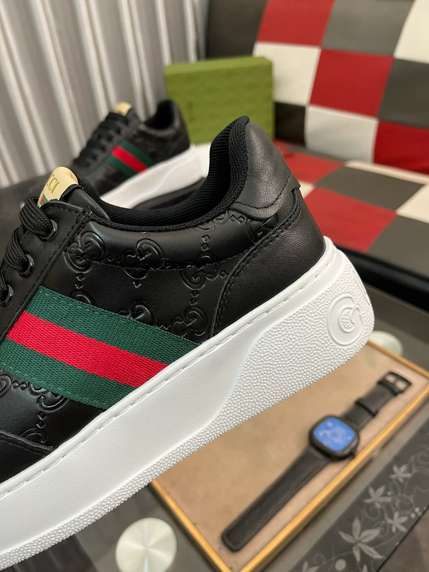 Men's shoes💰420⌚️⌚️[GUCCI] Gucci men's casual shoes are absolutely popular🔥The ultimate matching item for trendy men! The charm of super texture is unstoppable. This is the main recommendation. The upper is made of high-quality cowhide, with pig lining feet and wear-resistant rubber sole. It is noble and elegant! Extremely comfortable🎁🎁You can be as handsome as you want💪 Size 38-44! 2️⃣colors available
